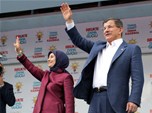 Başbakan Ahmet Davutoğlu ile Gençlik ve Spor Bakanı Akif Çağatay Kılıç, Ak Parti Burdur Mitingine katıldı.