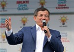 Başbakan Ahmet Davutoğlu ile Gençlik ve Spor Bakanı Akif Çağatay Kılıç, Ak Parti Burdur Mitingine katıldı.