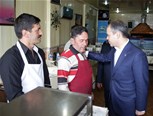 Gençlik ve Spor Bakanı Akif Çağatay Kılıç, Samsun'un Asarcık İlçesi'nde esnaf ziyaretinde bulundu.