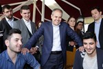 Gençlik ve Spor Bakanı Akif Çağatay Kılıç, Sivas Tarihi Kent Meydanı ve İstasyon Caddesi'nde vatandaşlarla sohbet etti.