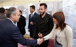 Gençlik ve Spor Bakanı Akif Çağatay Kılıç, Sivas Tarihi Kent Meydanı ve İstasyon Caddesi'nde vatandaşlarla sohbet etti.