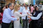 Gençlik ve Spor Bakanı Akif Çağatay Kılıç, Samsun'un Çiftlik Caddesi'nde hemşehrileri ile bir araya geldi.