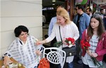 Gençlik ve Spor Bakanı Akif Çağatay Kılıç, Samsun'un Çiftlik Caddesi'nde hemşehrileri ile bir araya geldi.