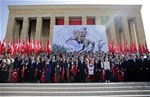 Gençlik ve Spor Bakanı Akif Çağatay Kılıç, 19 Mayıs Atatürk’ü Anma Gençlik ve Spor Bayramı dolasıyla Anıtkabir'de gerçekleştirilen resmi törene katıldı.