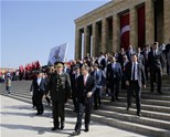 Gençlik ve Spor Bakanı Akif Çağatay Kılıç, 19 Mayıs Atatürk’ü Anma Gençlik ve Spor Bayramı dolasıyla Anıtkabir'de gerçekleştirilen resmi törene katıldı.