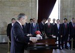 Gençlik ve Spor Bakanı Akif Çağatay Kılıç, 19 Mayıs Atatürk’ü Anma Gençlik ve Spor Bayramı dolasıyla Anıtkabir'de gerçekleştirilen resmi törene katıldı.
