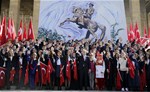 Gençlik ve Spor Bakanı Akif Çağatay Kılıç, 19 Mayıs Atatürk’ü Anma Gençlik ve Spor Bayramı dolasıyla Anıtkabir'de gerçekleştirilen resmi törene katıldı.