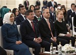 Başbakan Ahmet Davutoğlu, Gençlik ve Spor Bakanı Akif Çağatay Kılıç ile beraberindeki gençleri Çankaya Köşkü'nde kabul etti.
