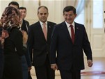 Başbakan Ahmet Davutoğlu, Gençlik ve Spor Bakanı Akif Çağatay Kılıç ile beraberindeki gençleri Çankaya Köşkü'nde kabul etti.