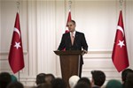 Başbakan Ahmet Davutoğlu, Gençlik ve Spor Bakanı Akif Çağatay Kılıç ile beraberindeki gençleri Çankaya Köşkü'nde kabul etti.