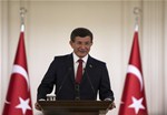 Başbakan Ahmet Davutoğlu, Gençlik ve Spor Bakanı Akif Çağatay Kılıç ile beraberindeki gençleri Çankaya Köşkü'nde kabul etti.