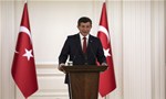 Başbakan Ahmet Davutoğlu, Gençlik ve Spor Bakanı Akif Çağatay Kılıç ile beraberindeki gençleri Çankaya Köşkü'nde kabul etti.