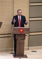 Cumhurbaşkanı Recep Tayyip Erdoğan, Gençlik ve Spor Bakanı Akif Çağatay Kılıç ile beraberindeki gençleri Cumhurbaşkanlığı Sarayı'nda kabul etti.