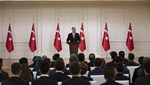 Başbakan Ahmet Davutoğlu, Gençlik ve Spor Bakanı Akif Çağatay Kılıç ile beraberindeki gençleri Çankaya Köşkü'nde kabul etti.