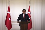 Başbakan Ahmet Davutoğlu, Gençlik ve Spor Bakanı Akif Çağatay Kılıç ile beraberindeki gençleri Çankaya Köşkü'nde kabul etti.
