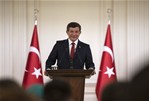 Başbakan Ahmet Davutoğlu, Gençlik ve Spor Bakanı Akif Çağatay Kılıç ile beraberindeki gençleri Çankaya Köşkü'nde kabul etti.