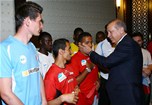 Cumhurbaşkanı Recep Tayyip Erdoğan, Gençlik ve Spor Bakanı Akif Çağatay Kılıç ile beraberindeki gençleri Cumhurbaşkanlığı Sarayı'nda kabul etti.