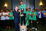 Cumhurbaşkanı Recep Tayyip Erdoğan, Gençlik ve Spor Bakanı Akif Çağatay Kılıç ile beraberindeki gençleri Cumhurbaşkanlığı Sarayı'nda kabul etti.