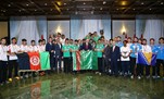 Cumhurbaşkanı Recep Tayyip Erdoğan, Gençlik ve Spor Bakanı Akif Çağatay Kılıç ile beraberindeki gençleri Cumhurbaşkanlığı Sarayı'nda kabul etti.