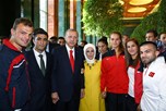 Cumhurbaşkanı Recep Tayyip Erdoğan, Gençlik ve Spor Bakanı Akif Çağatay Kılıç ile beraberindeki gençleri Cumhurbaşkanlığı Sarayı'nda kabul etti.