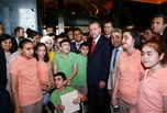 Cumhurbaşkanı Recep Tayyip Erdoğan, Gençlik ve Spor Bakanı Akif Çağatay Kılıç ile beraberindeki gençleri Cumhurbaşkanlığı Sarayı'nda kabul etti.