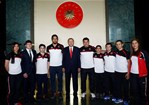 Cumhurbaşkanı Recep Tayyip Erdoğan, Gençlik ve Spor Bakanı Akif Çağatay Kılıç ile beraberindeki gençleri Cumhurbaşkanlığı Sarayı'nda kabul etti.