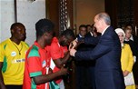 Cumhurbaşkanı Recep Tayyip Erdoğan, Gençlik ve Spor Bakanı Akif Çağatay Kılıç ile beraberindeki gençleri Cumhurbaşkanlığı Sarayı'nda kabul etti.