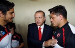 Cumhurbaşkanı Recep Tayyip Erdoğan, Gençlik ve Spor Bakanı Akif Çağatay Kılıç ile beraberindeki gençleri Cumhurbaşkanlığı Sarayı'nda kabul etti.