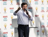 Başbakan Ahmet Davutoğlu ile Gençlik ve Spor Bakanı Akif Çağatay Kılıç, Ak Parti Tokat Mitingine katıldı.