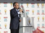Başbakan Ahmet Davutoğlu ile Gençlik ve Spor Bakanı Akif Çağatay Kılıç, Ak Parti Tokat Mitingine katıldı.