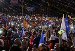 Başbakan Ahmet Davutoğlu ile Gençlik ve Spor Bakanı Akif Çağatay Kılıç, Ak Parti Amasya Mitingine katıldı.