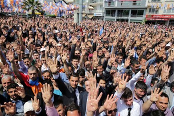 Başbakan Ahmet Davutoğlu ile Gençlik ve Spor Bakanı Akif Çağatay Kılıç, Ak Parti Sinop Mitingine katıldı.
