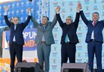 Başbakan Ahmet Davutoğlu ile Gençlik ve Spor Bakanı Akif Çağatay Kılıç, Ak Parti Sinop Mitingine katıldı.