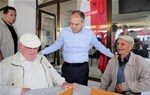 Gençlik ve Spor Bakanı Akif Çağatay Kılıç, Yakakentli hemşehrileri ile sohbet etti.