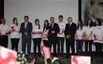 Gençlik ve Spor Bakanı Akif Çağatay Kılıç, Fatih Projesi kapsamında Samsun Ondokuzmayıs Lisesi'nde düzenlenen Lise Öğrencilerine Tablet Bilgisayar Dağıtım Törenine katıldı.