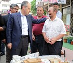 Gençlik ve Spor Bakanı Akif Çağatay Kılıç, Samsun'un İlyasköy Mahallesi'nde pazar esnafını ziyaret etti.