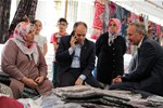 Gençlik ve Spor Bakanı Akif Çağatay Kılıç, Samsun'un İlyasköy Mahallesi'nde pazar esnafını ziyaret etti.