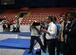 Gençlik ve Spor Bakanı Akif Çağatay Kılıç, Başbakan Ahmet Davutoğlu'nun Ankara Atatürk Spor Salonu'nda yapacağı Toplu Açılış Töreni öncesi çalışmaları inceledi.