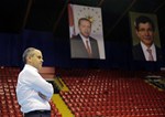Gençlik ve Spor Bakanı Akif Çağatay Kılıç, Başbakan Ahmet Davutoğlu'nun Ankara Atatürk Spor Salonu'nda yapacağı Toplu Açılış Töreni öncesi çalışmaları inceledi.