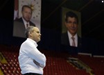 Gençlik ve Spor Bakanı Akif Çağatay Kılıç, Başbakan Ahmet Davutoğlu'nun Ankara Atatürk Spor Salonu'nda yapacağı Toplu Açılış Töreni öncesi çalışmaları inceledi.