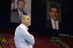 Gençlik ve Spor Bakanı Akif Çağatay Kılıç, Başbakan Ahmet Davutoğlu'nun Ankara Atatürk Spor Salonu'nda yapacağı Toplu Açılış Töreni öncesi çalışmaları inceledi.