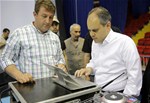 Gençlik ve Spor Bakanı Akif Çağatay Kılıç, Başbakan Ahmet Davutoğlu'nun Ankara Atatürk Spor Salonu'nda yapacağı Toplu Açılış Töreni öncesi çalışmaları inceledi.