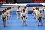 Gençlik ve Spor Bakanı Akif Çağatay Kılıç, Başbakan Ahmet Davutoğlu'nun Ankara Atatürk Spor Salonu'nda yapacağı Toplu Açılış Töreni öncesi çalışmaları inceledi.