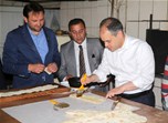 Gençlik ve Spor Bakanı Akif Çağatay Kılıç, Samsun'un Vezirköprü İlçesi Havza Caddesi esnafını ziyaret etti.