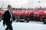 Cumhurbaşkanı Recep Tayyip Erdoğan ve Başbakan Ahmet Davutoğlu ile Gençlik ve Spor Bakanı Akif Çağatay Kılıç, İstanbul'un Fethi'nin 562. Yıl Dönümü Kutlamalarına katıldı.