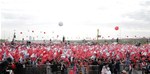 Cumhurbaşkanı Recep Tayyip Erdoğan ve Başbakan Ahmet Davutoğlu ile Gençlik ve Spor Bakanı Akif Çağatay Kılıç, İstanbul'un Fethi'nin 562. Yıl Dönümü Kutlamalarına katıldı.