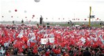 Cumhurbaşkanı Recep Tayyip Erdoğan ve Başbakan Ahmet Davutoğlu ile Gençlik ve Spor Bakanı Akif Çağatay Kılıç, İstanbul'un Fethi'nin 562. Yıl Dönümü Kutlamalarına katıldı.