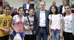 Gençlik ve Spor Bakanı Akif Çağatay Kılıç, Samsun'un Atakum İlçesi'nde esnaf ziyaretinde bulundu.