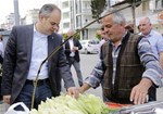 Gençlik ve Spor Bakanı Akif Çağatay Kılıç, Samsun'un Atakum İlçesi'nde esnaf ziyaretinde bulundu.