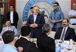 Gençlik ve Spor Bakanı Akif Çağatay Kılıç, Samsun Gıda Borsası üyeleri ile bir araya geldi.